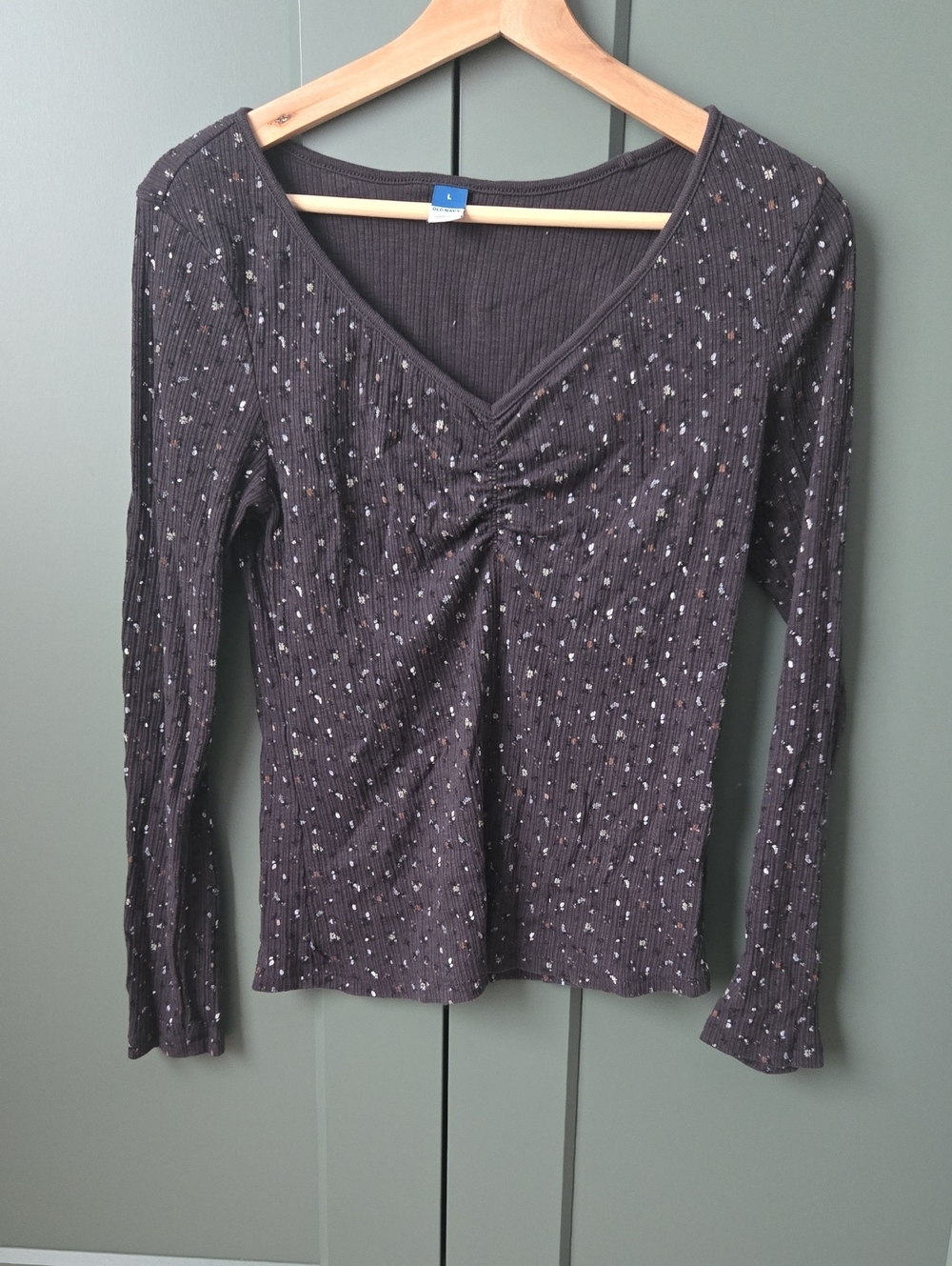 Old Navy Charcoal V-Neck Ribbed Long-Sleeve Top with Ditsy Print